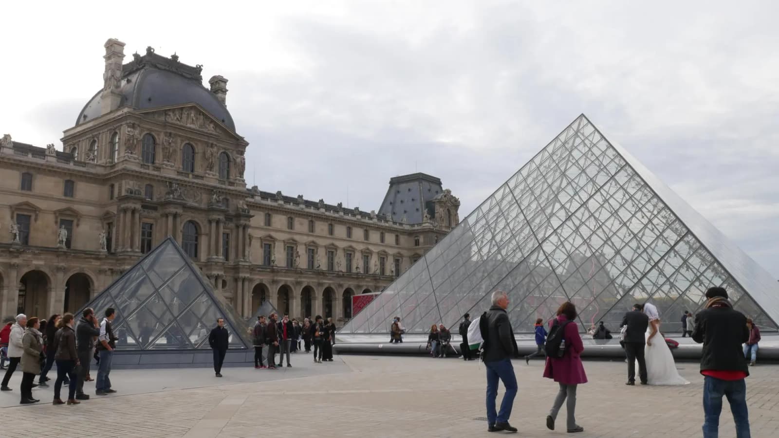 paris louvre museum