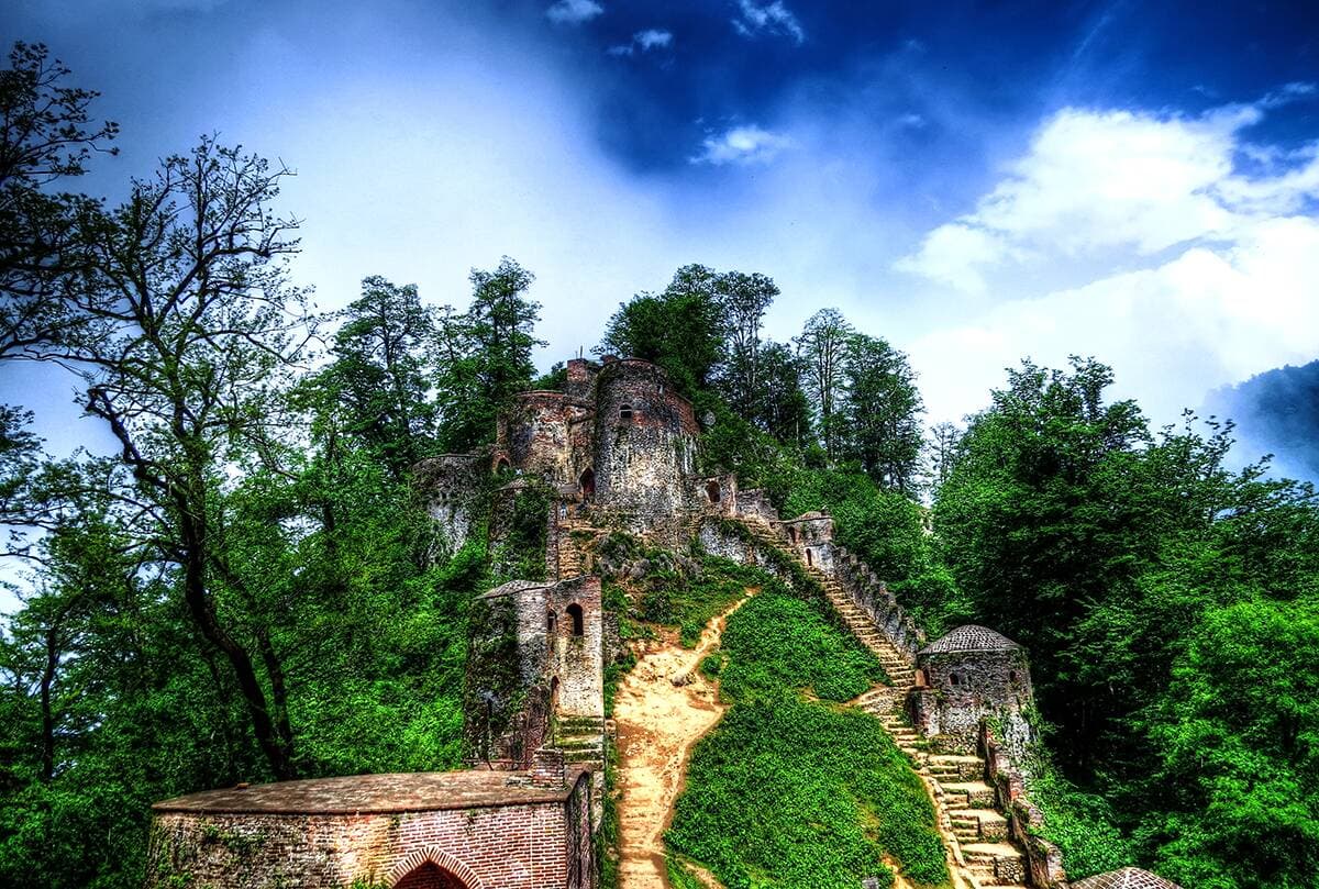 قلعه رودخان و طبیعتی زیبای آن