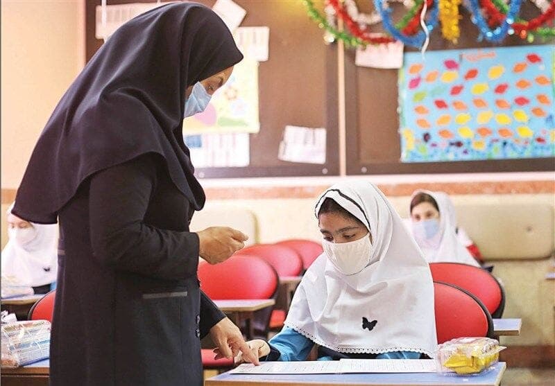 استخدام معلمان غیررسمی