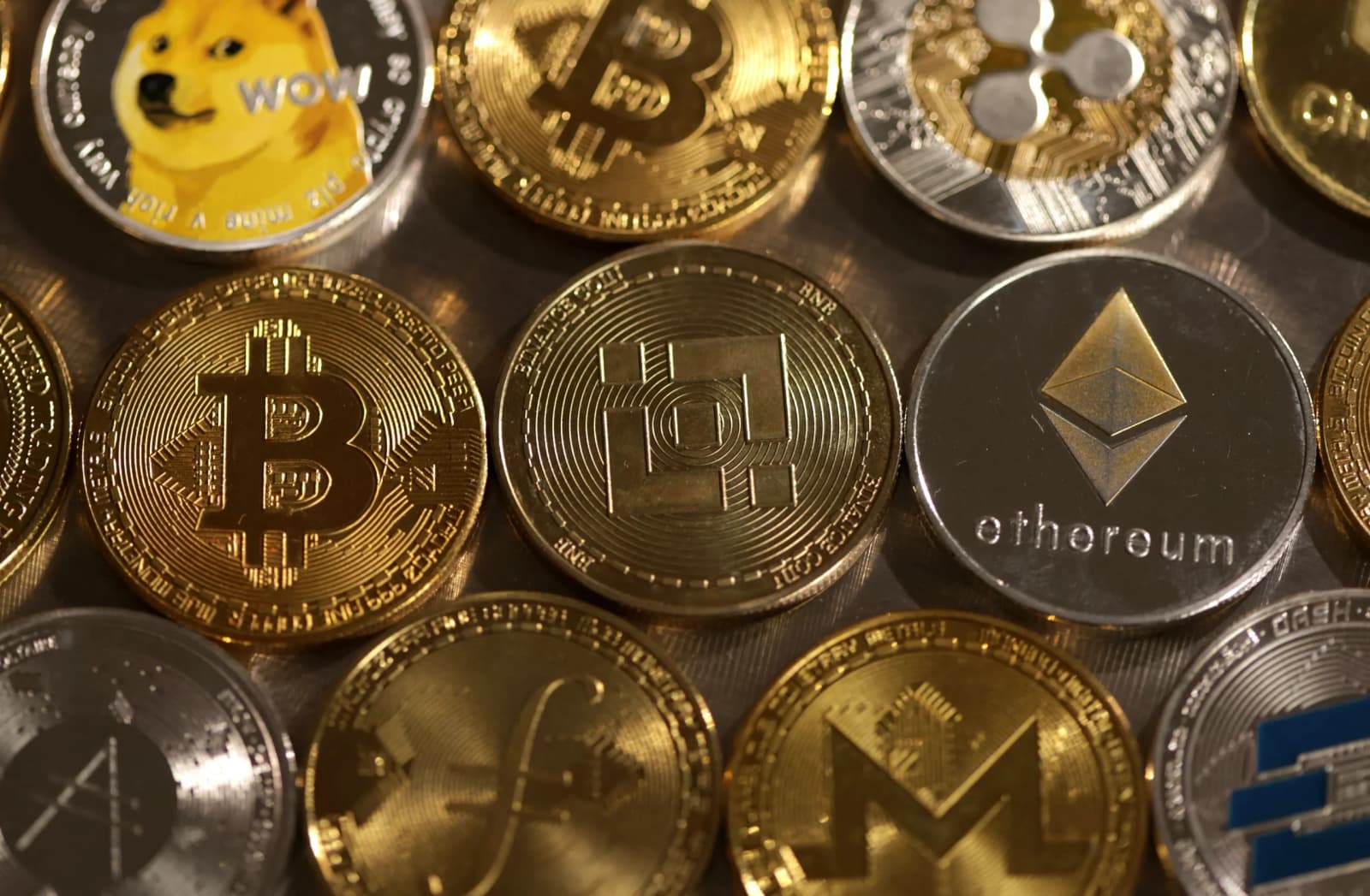 سازمان SEC از Coinbase برای نقض قوانین اوراق بهادار شکایت کرد