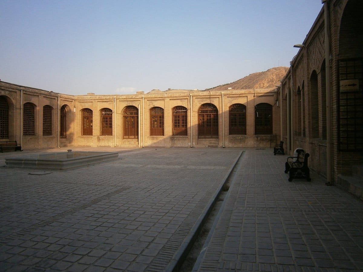 This picture is about Falak-ol-Aflak Castle. that in a news titled "Flak Ala Flak, a magnificent castle that gives a sense of power!" It is located on the irotime.com website