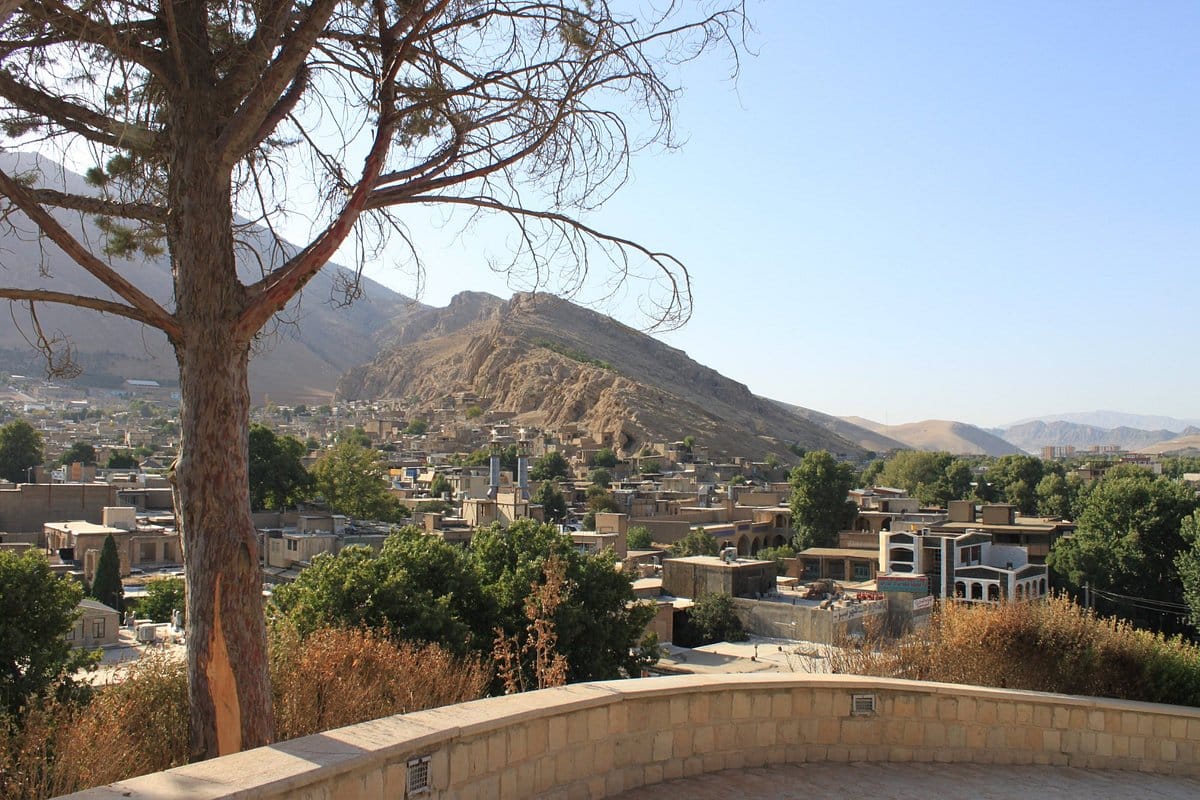This picture is about Falak-ol-Aflak Castle. that in a news titled "Flak Ala Flak, a magnificent castle that gives a sense of power!" It is located on the irotime.com website