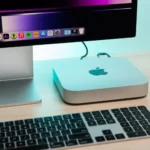 This photo is of the M3 Mac Mini next to a MacBook Pro. This news is titled "Apple is testing the M3 Mac Mini! It was published on the irotime.com website on 08/08/2023.