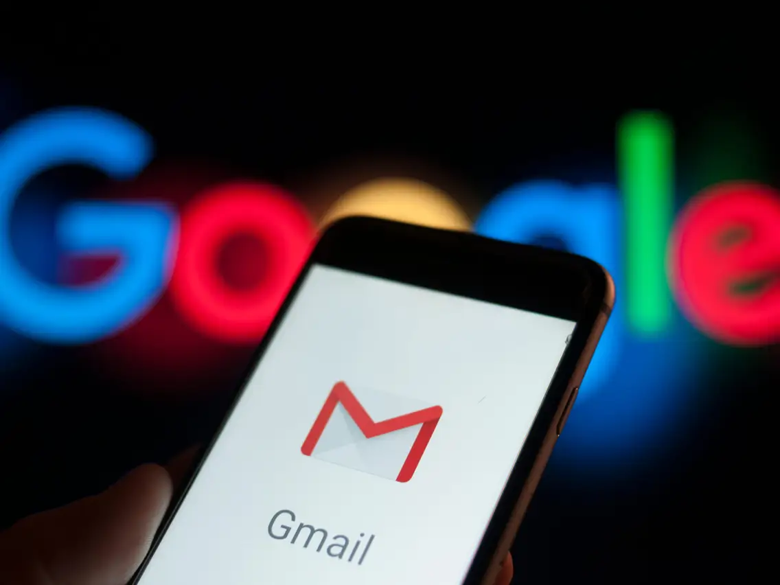 How to download images from Gmail on Android