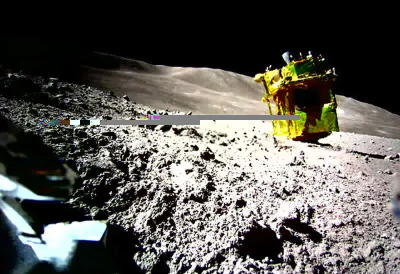 ژاپن فضاپیمای SLIM را به صورت وارونه بر روی ماه فرود آورد