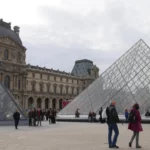 paris louvre museum