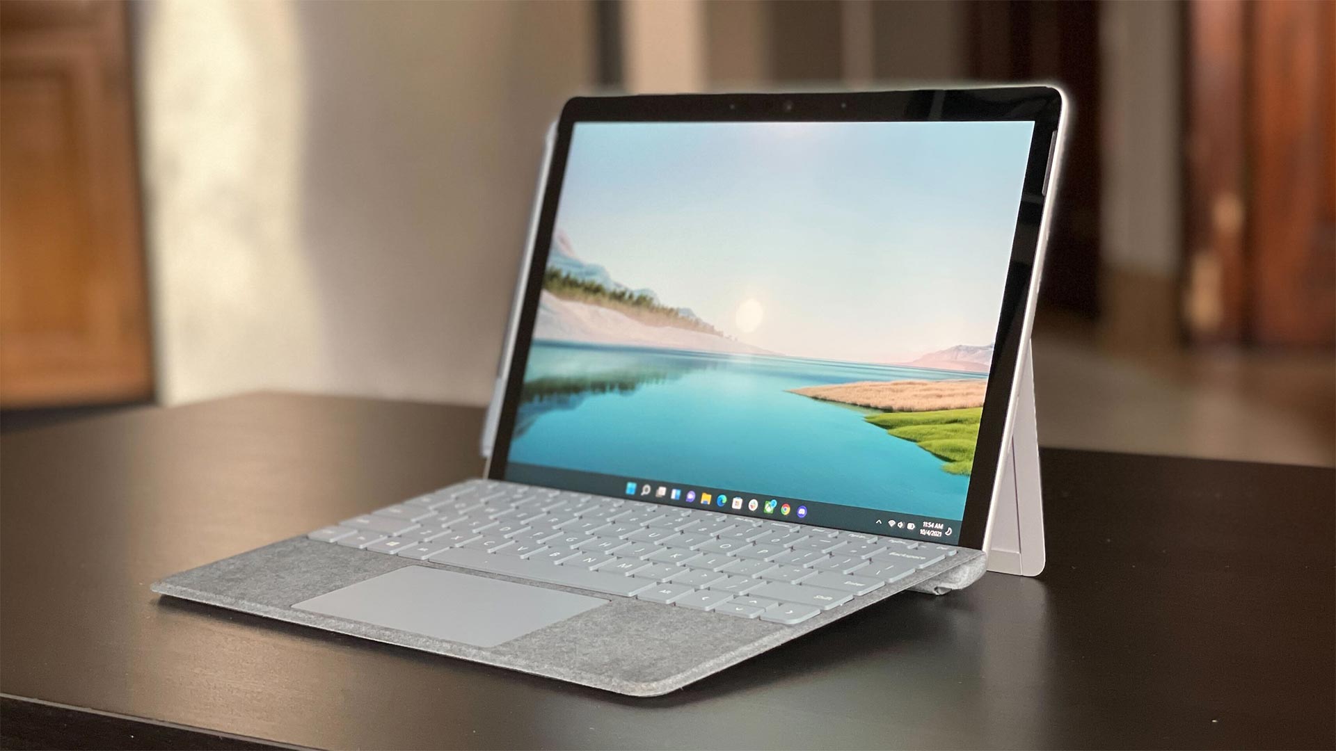 مقایسه لپ‌تاپ‌های سرفیس با برندهای رقیب (Dell، HP و MacBook)