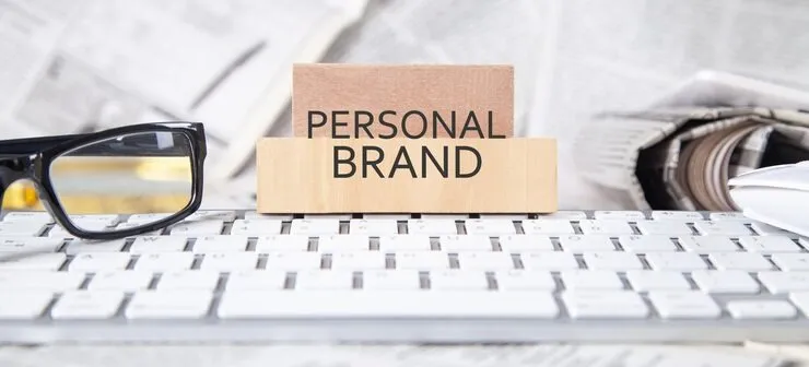 تصویر تفاوت برند شخصی و شرکتی